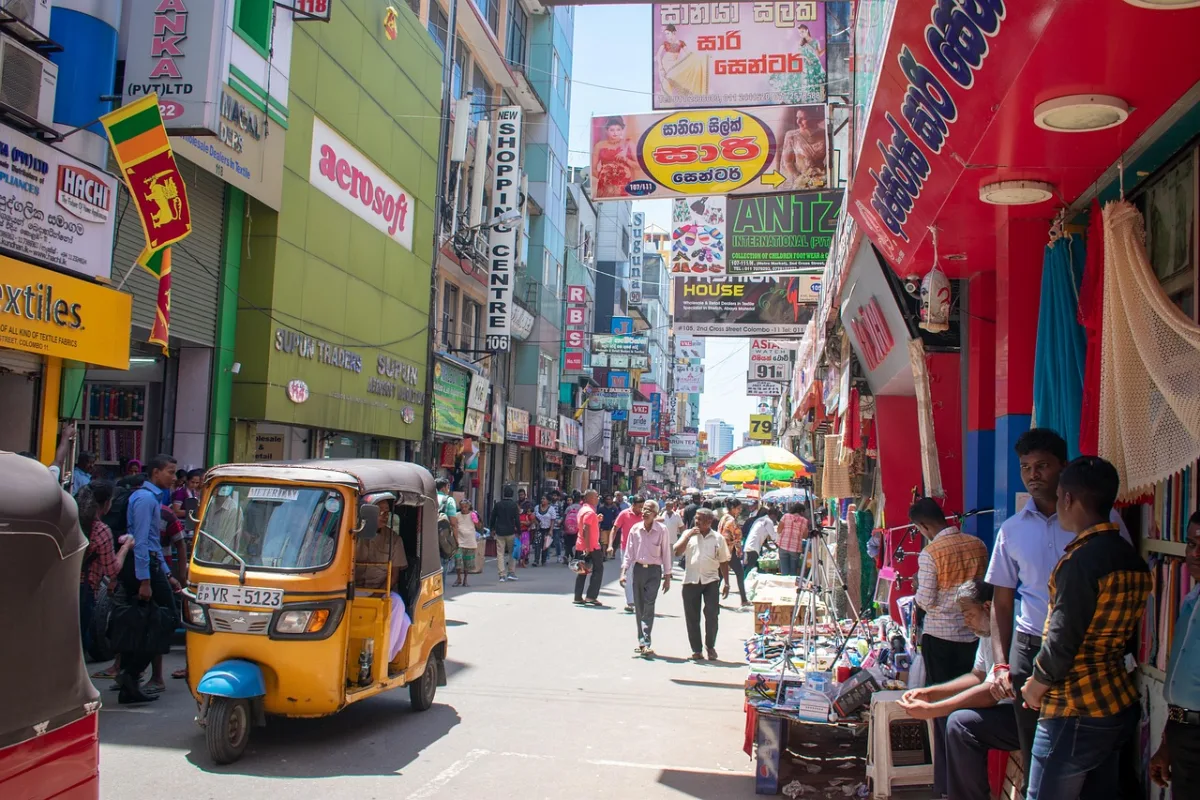 busy street and  sri lanka in Colombo, Sri Lanka